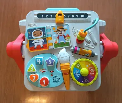 Mesa de actividades para niños con juegos interactivos - miniatura 2