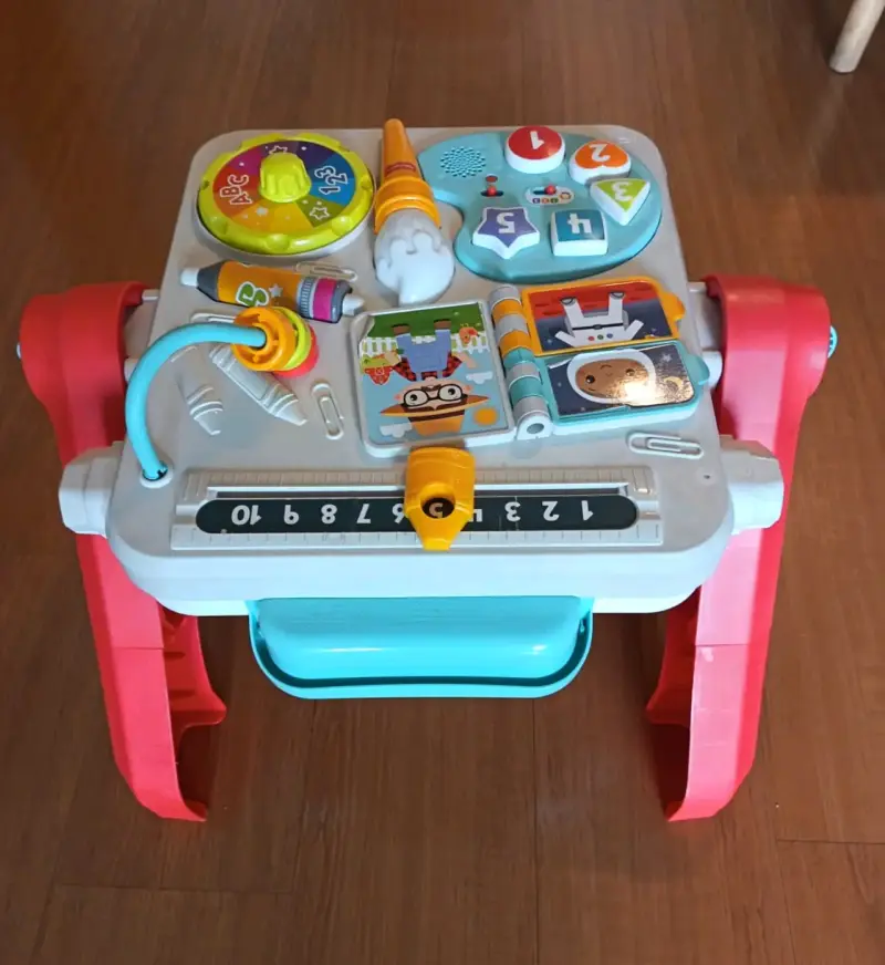 Mesa de actividades para niños con juegos interactivos - 3