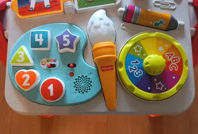 Mesa de actividades para niños con juegos interactivos - miniatura 5