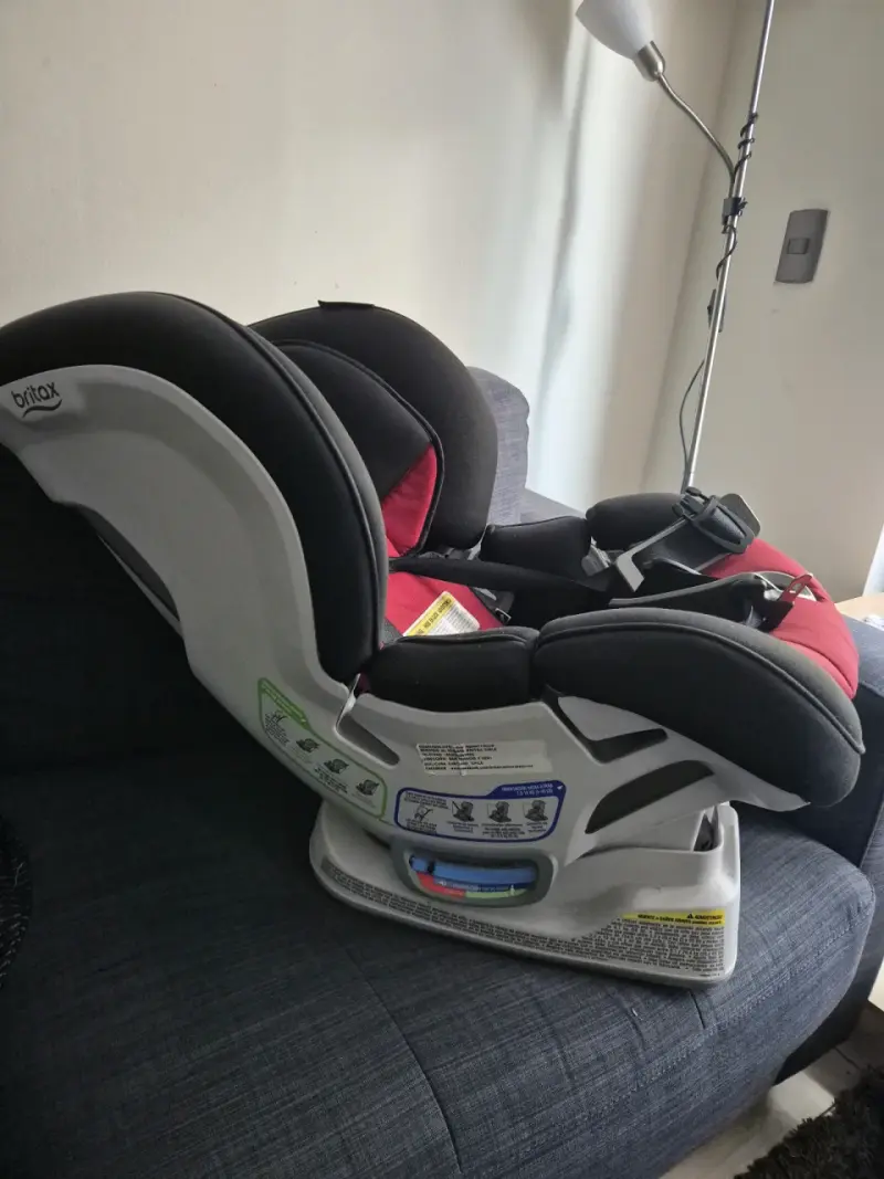 Silla de auto para bebé Britax roja y negra - 1