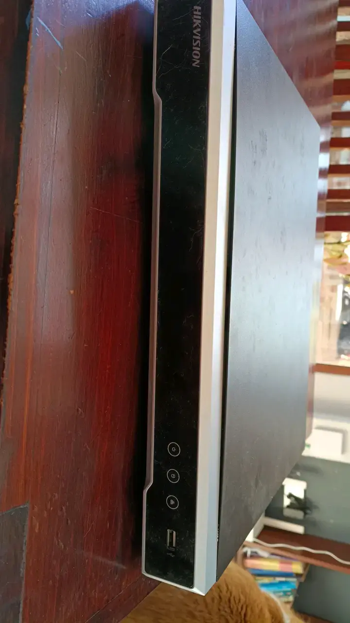 Grabador de Video Digital Hikvision en buen estado - 1