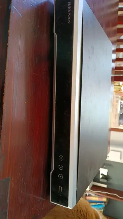 Grabador de Video Digital Hikvision en buen estado - miniatura 1