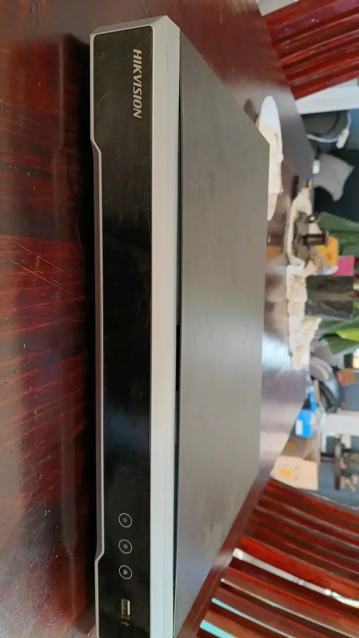 Grabador de Video Digital Hikvision en buen estado - 3