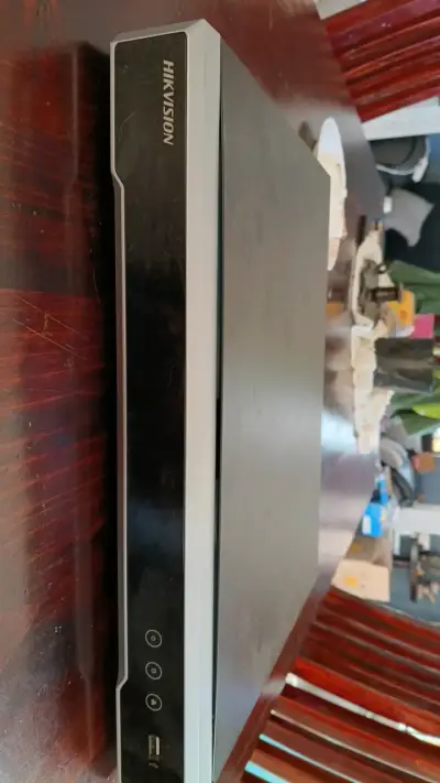Grabador de Video Digital Hikvision en buen estado - miniatura 3