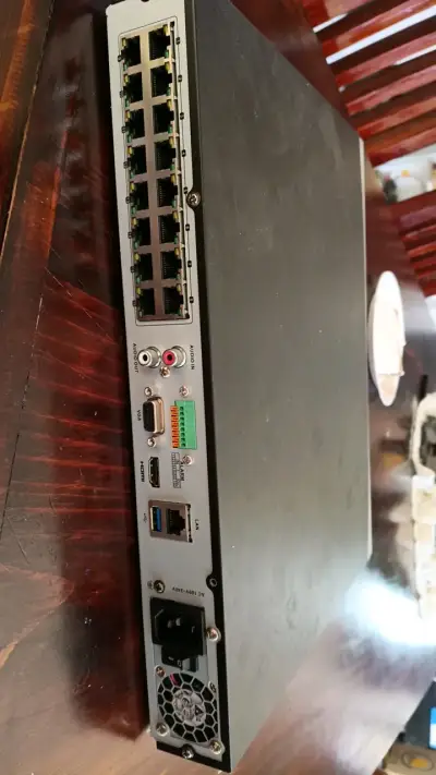 Grabador de Video Digital Hikvision en buen estado - miniatura 4