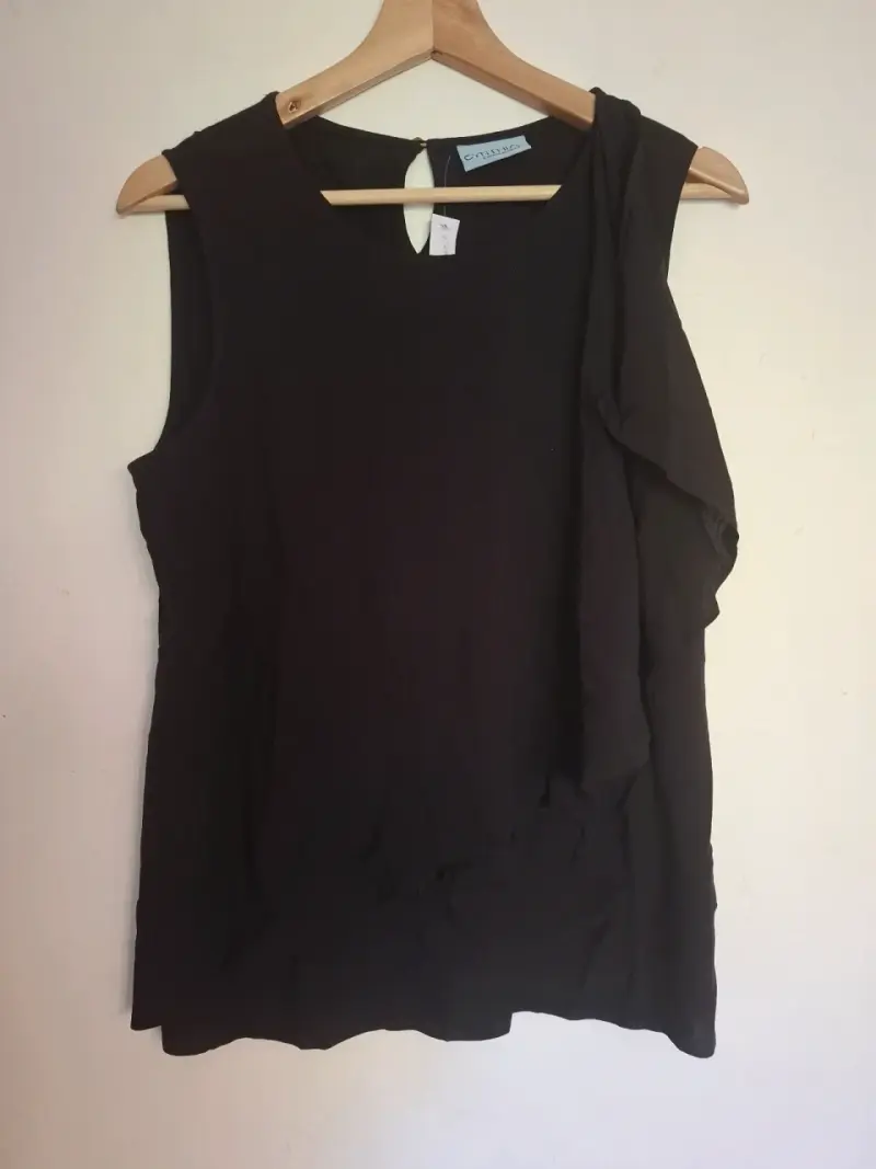 Blusa negra sin mangas elegante - 2