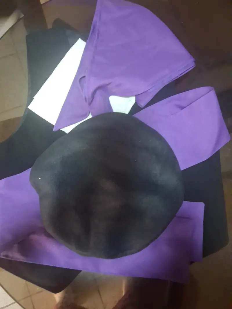 Chaleco formal negro con pañuelo morado - 5