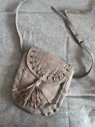 Cartera de gamuza con flecos y tachas - miniatura 1