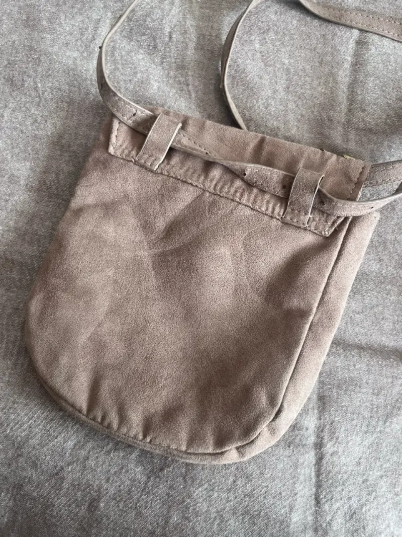 Cartera de gamuza con flecos y tachas - 2