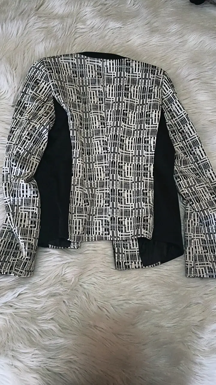 Chaqueta estampada blanco y negro para mujer - 2