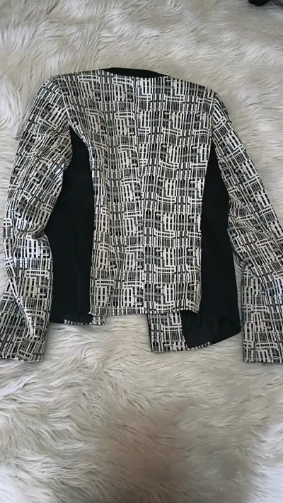 Chaqueta estampada blanco y negro para mujer - miniatura 2