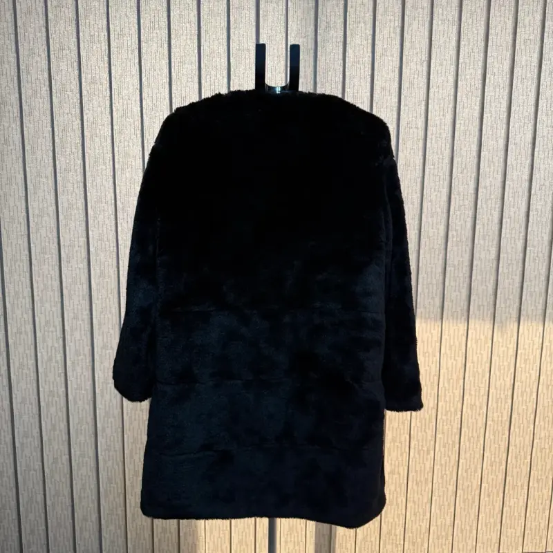 Abrigo peludo negro Mango talla M - 3