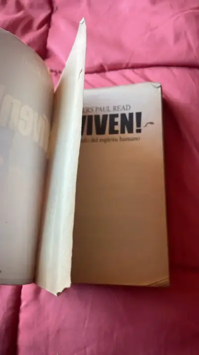 Libros 'Esto No Es El Paraíso' y '¡Viven!' en buen estado - miniatura 2
