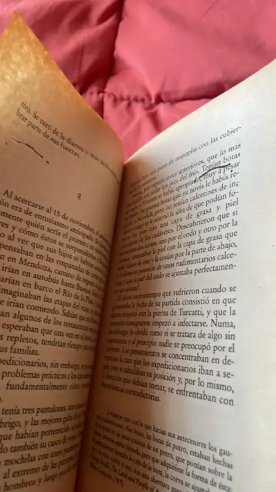 Libros 'Esto No Es El Paraíso' y '¡Viven!' en buen estado - miniatura 3