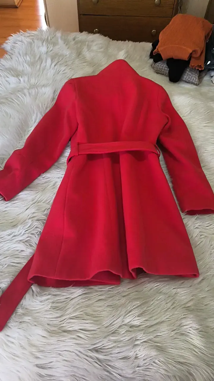 Abrigo rojo con cinturón para mujer - 2