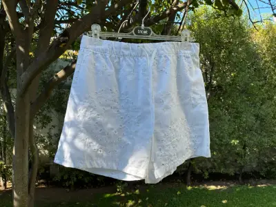 Shorts blancos mujer talla M marca Urb - miniatura 1