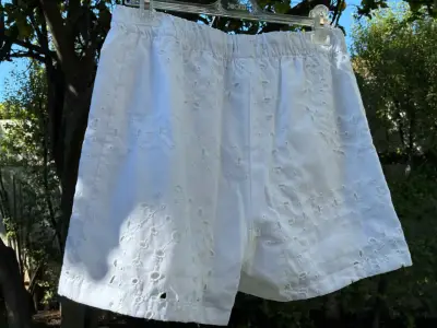 Shorts blancos mujer talla M marca Urb - miniatura 2
