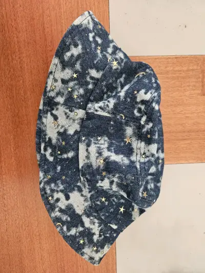 Sombrero de mezclilla con estampado de estrellas - miniatura 3