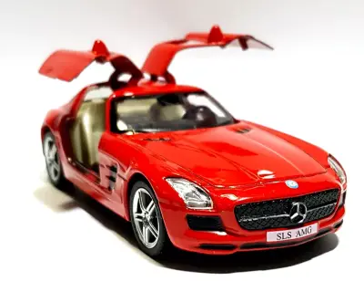Auto a escala Mercedes-Benz SLS AMG rojo de 12cm. - miniatura 2