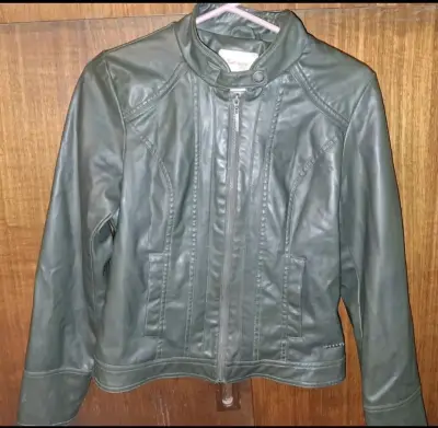 Chaqueta de cuero sintético verde para mujer - miniatura 2