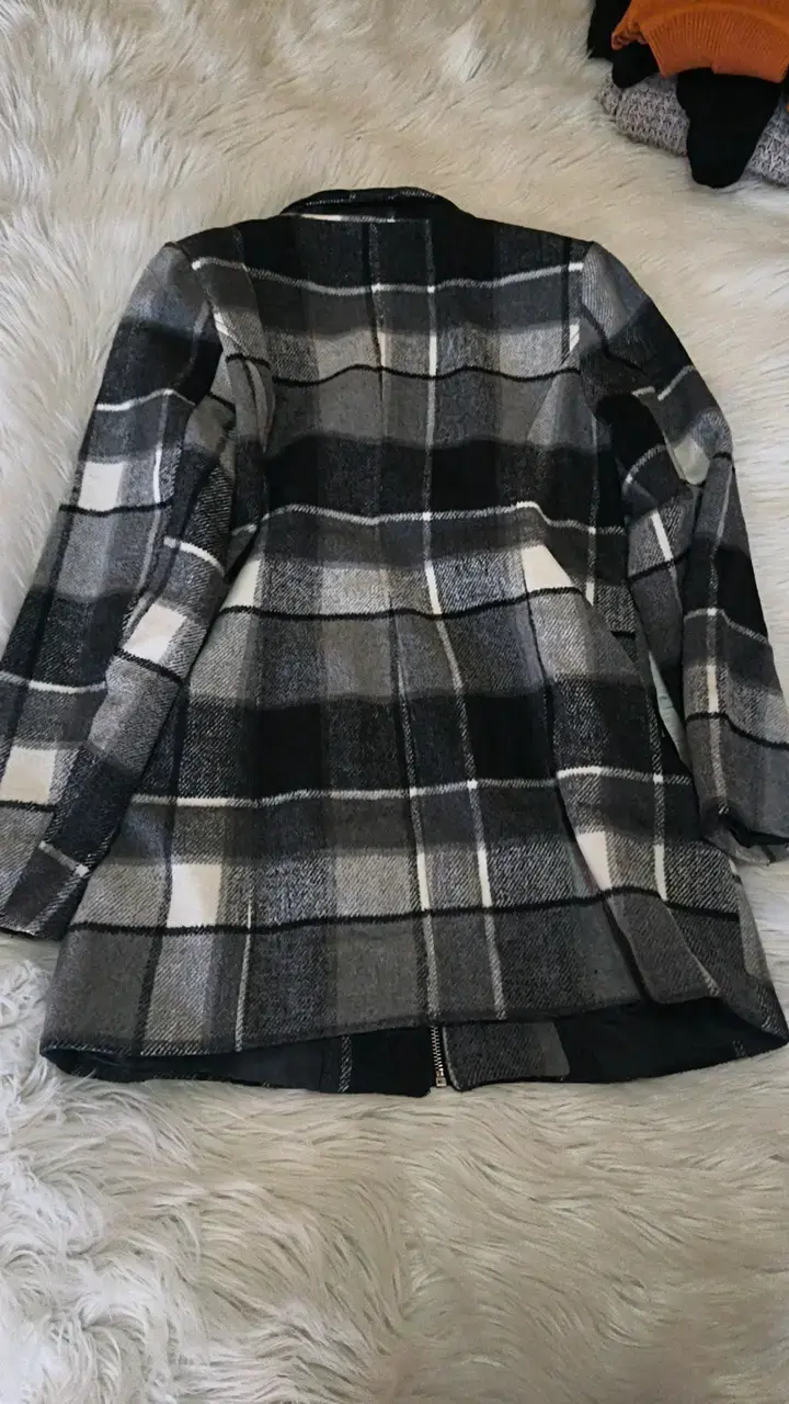 Abrigo de cuadros negro y blanco para mujer - 2