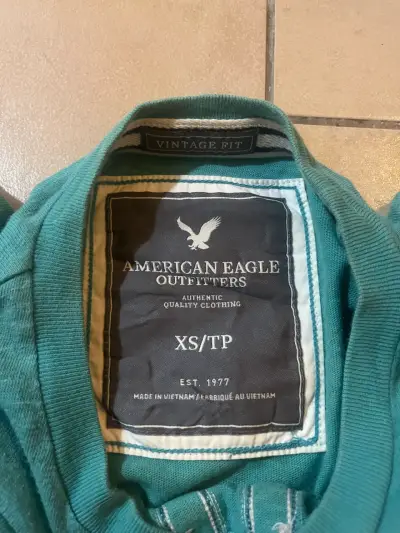 Polera verde American Eagle con diseño vintage - miniatura 2
