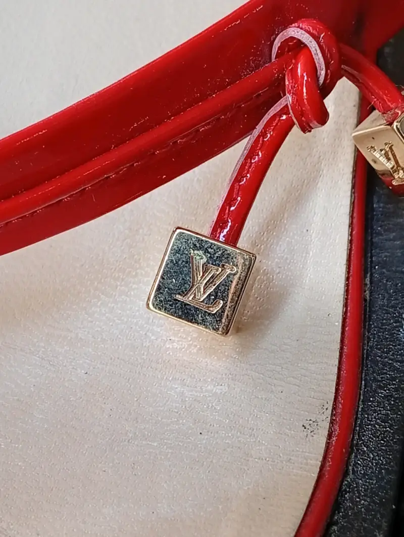 Sandalias rojas Louis Vuitton elegantes - 5