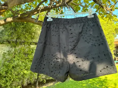 Shorts negros mujer talla M marca Urb - miniatura 2