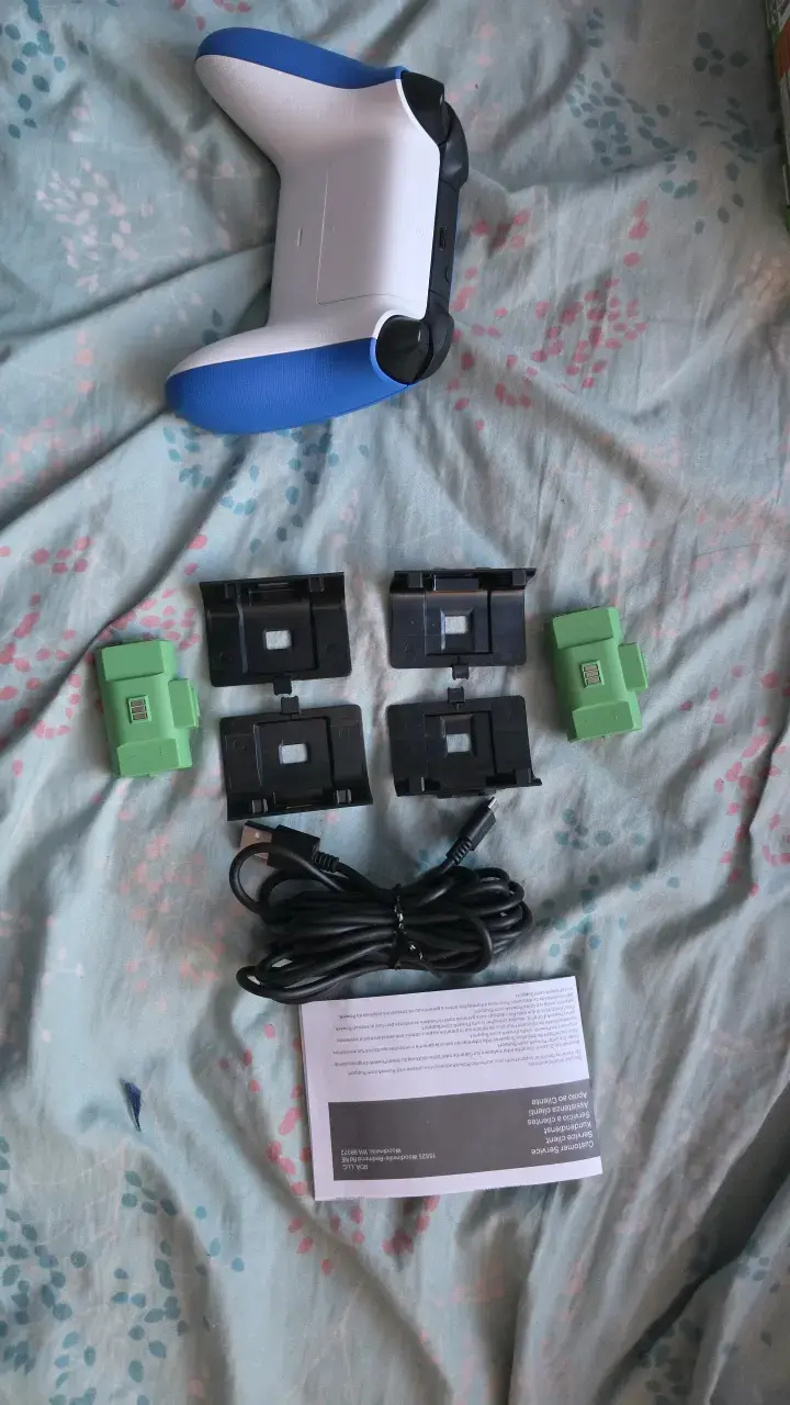 Control Xbox azul con kit de carga PowerA - 2