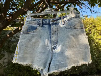 Shorts de jeans desgastados mujer - miniatura 1