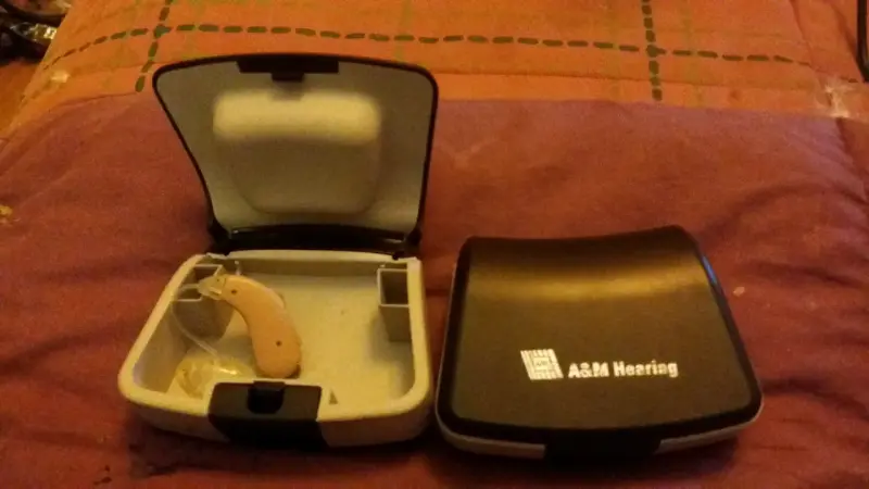 Audífonos A&M Hearing con estuche - 4
