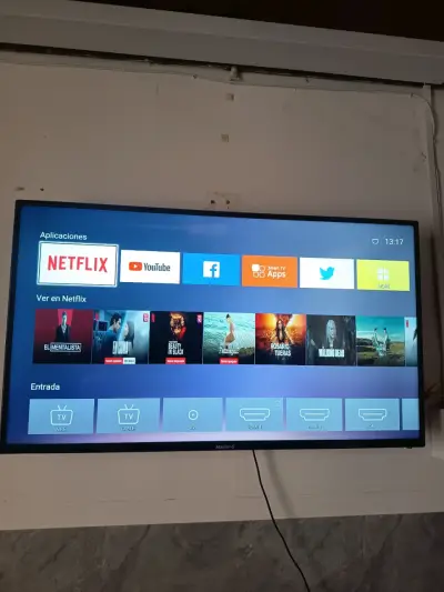 Smart TV Master-G 43 pulgadas con Dolby Audio - miniatura 1
