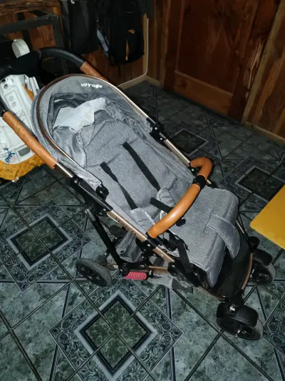Coche de bebé gris con manillar ajustable - miniatura 1