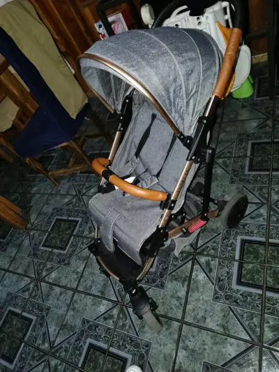 Coche de bebé gris con manillar ajustable - miniatura 2