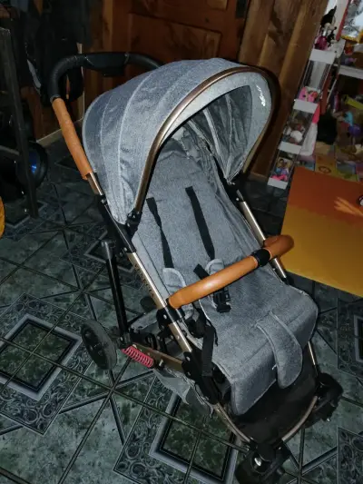 Coche de bebé gris con manillar ajustable - miniatura 3