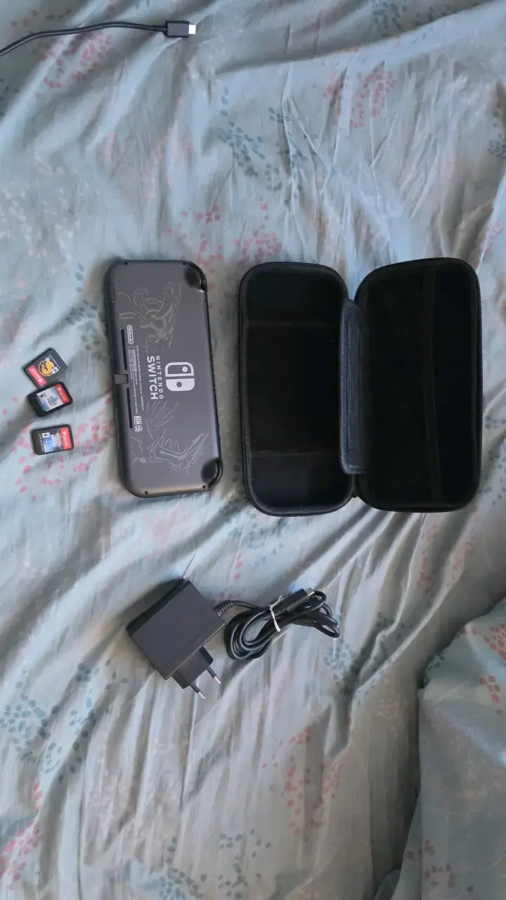 Consola Nintendo Switch Lite con juegos y accesorios - 2