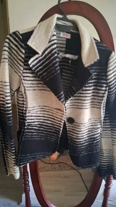 Chaqueta de lana a rayas para mujer - miniatura 1