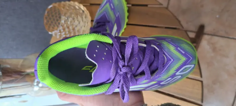 Zapatillas de fútbol Adidas F50 moradas y verdes - 2