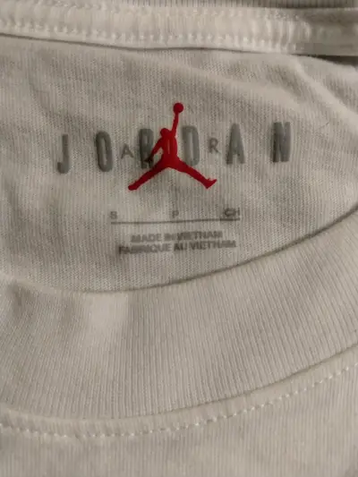 Polera blanca Jordan con logo bordado - miniatura 2