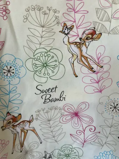 Blusa médica estampada Disney Bambi - miniatura 2