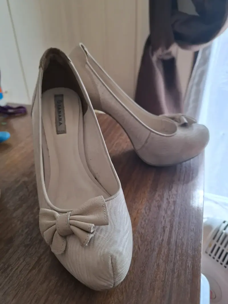 Zapatos de tacón beige con lazo Linara - 1
