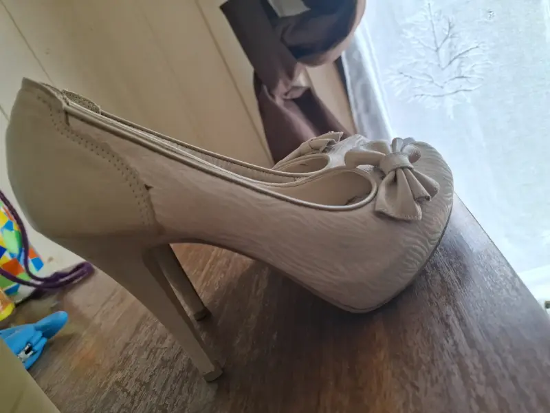 Zapatos de tacón beige con lazo Linara - 2