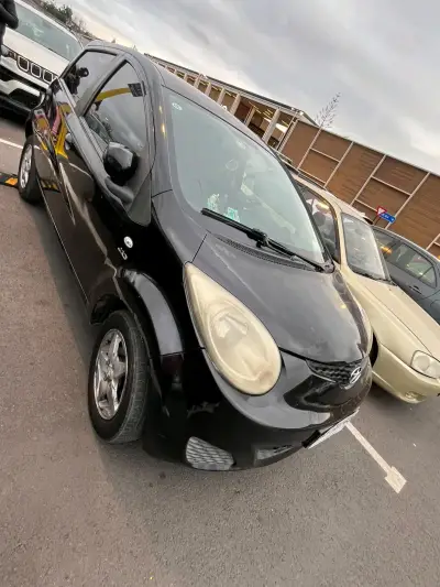 Auto compacto negro en buen estado Jac j2 2012 - miniatura 1