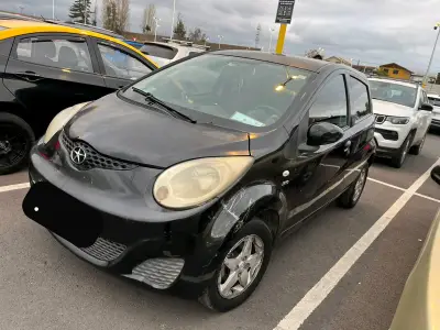 Auto compacto negro en buen estado Jac j2 2012 - miniatura 4