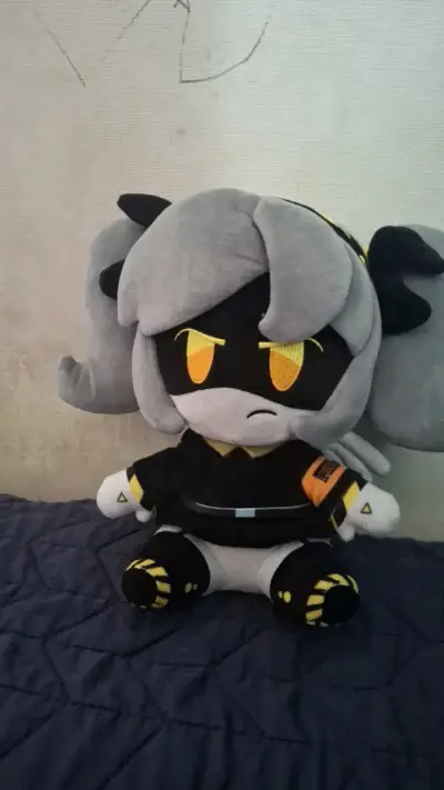 Peluche oficial de J murder drones - miniatura 1