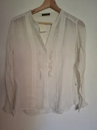 Blusa blanca de gasa con detalles bordados - miniatura 2