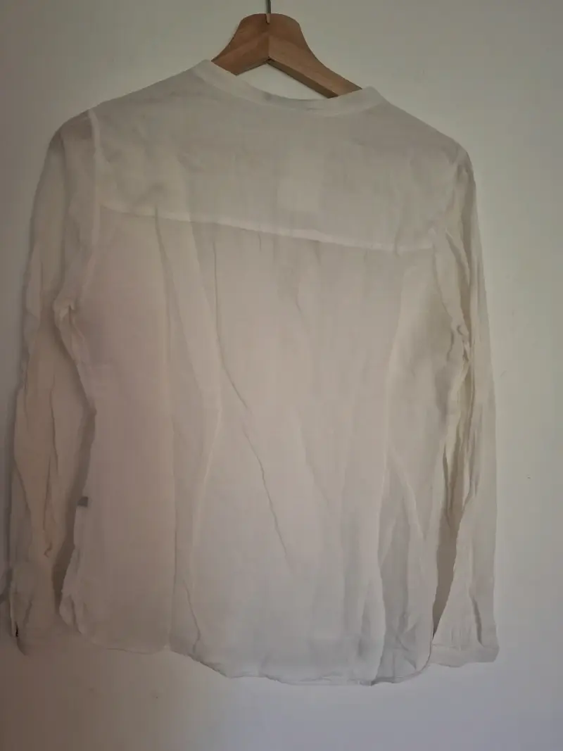 Blusa blanca de gasa con detalles bordados - 3