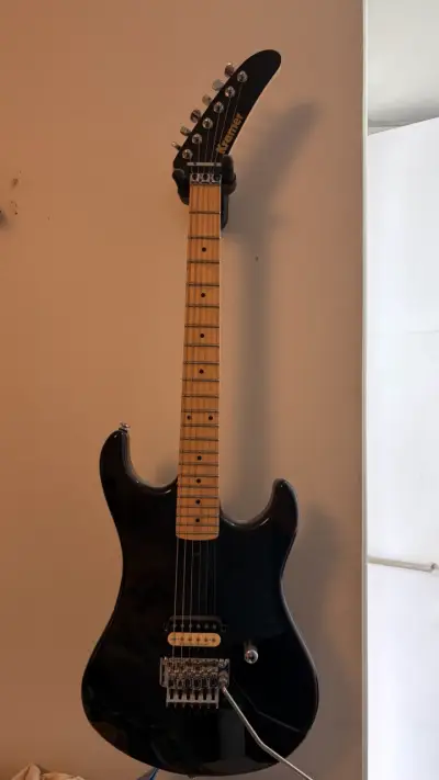 Guitarra eléctrica Kramer negra con puenteflotante - miniatura 1
