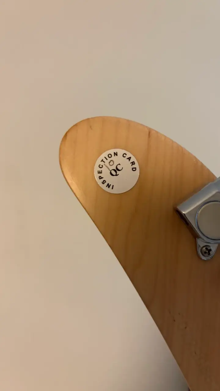 Guitarra eléctrica Kramer negra con puenteflotante - 5