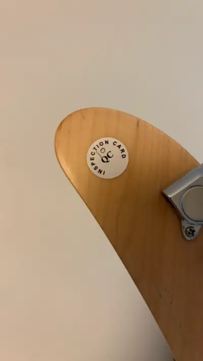 Guitarra eléctrica Kramer negra con puenteflotante - miniatura 5